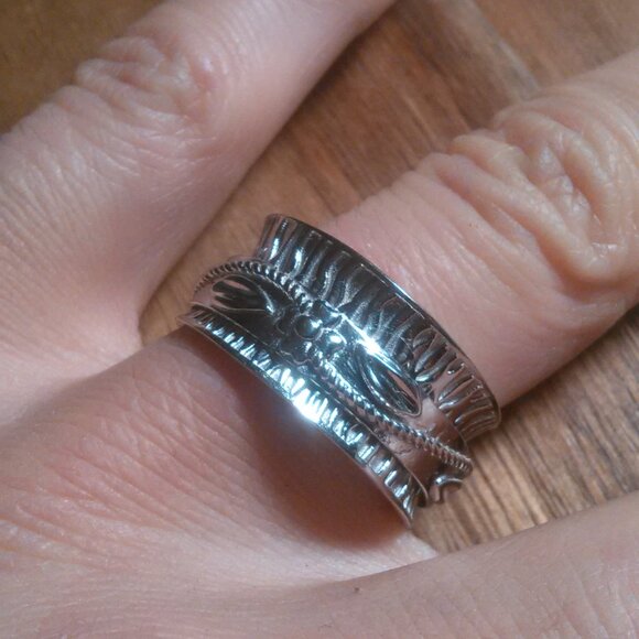 Sterling Silver Spinner Band Ring (size 8) - Picture 11 of 13